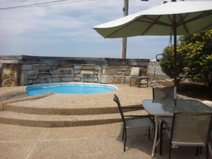 Quail's Nest Inn & Suites - Image 1