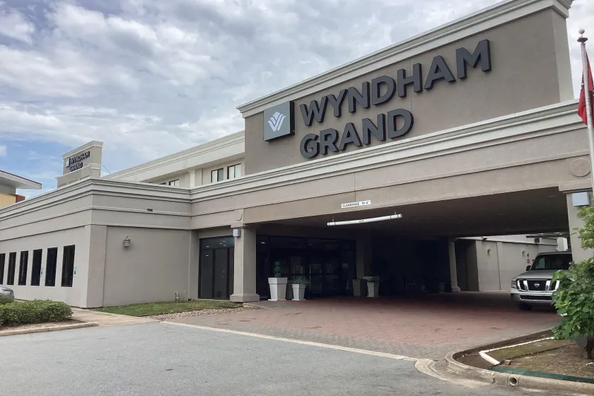 Wyndham Grand Executive Center Little Rock Airport - Image 1
