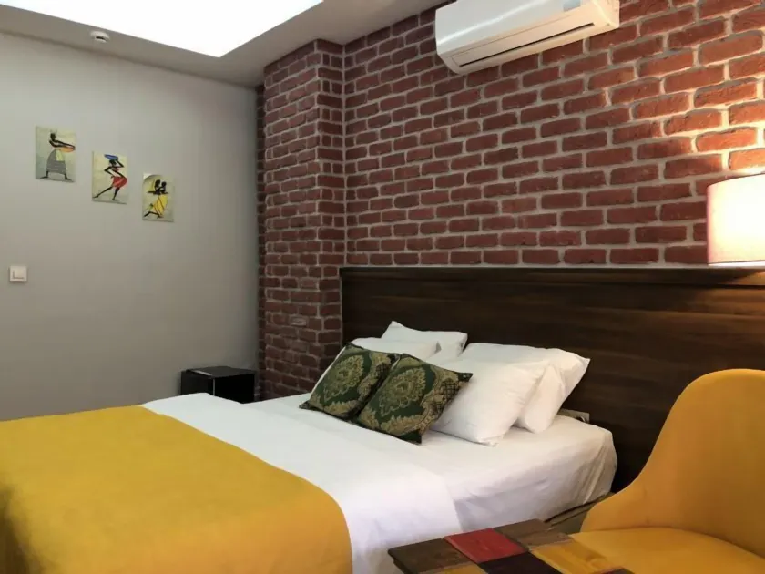 GRAND DELUXE HOTEL - Image 1