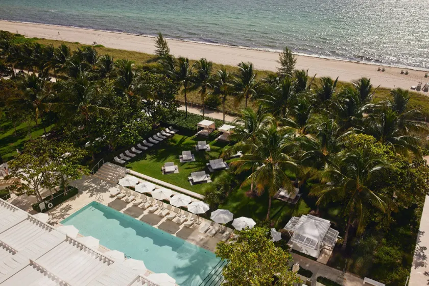 Four Seasons Hotel at The Surf Club - Image 1