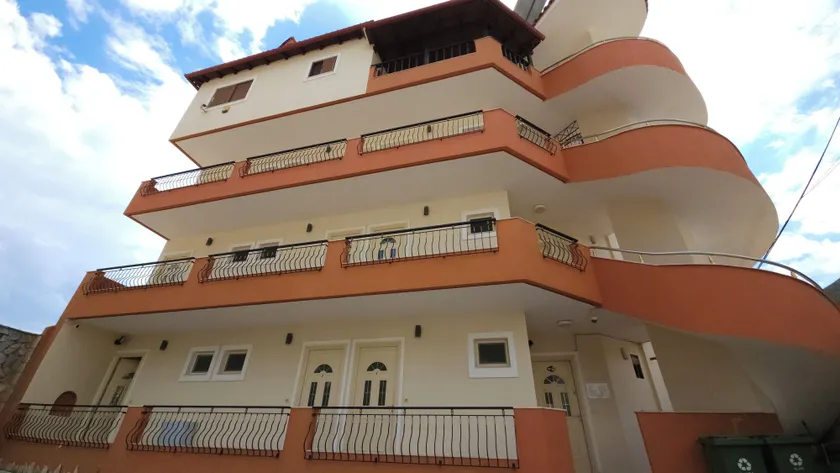 Friends House - Borsh Hotel - Image 1
