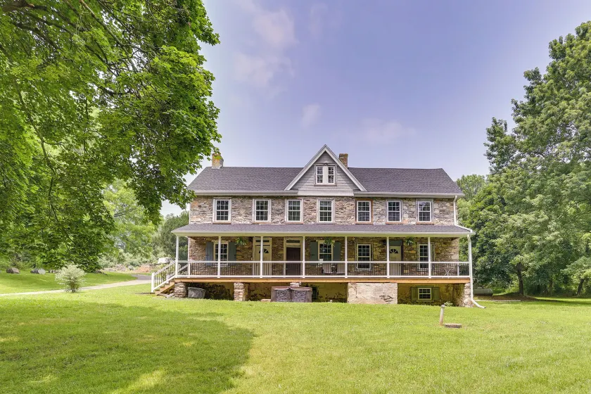 Large Historic Home in Pennsylvania Dutch Country! - Image 1