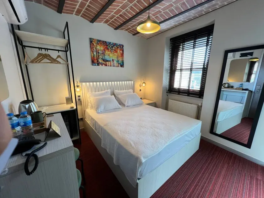 Rafinn Hotel - Image 1