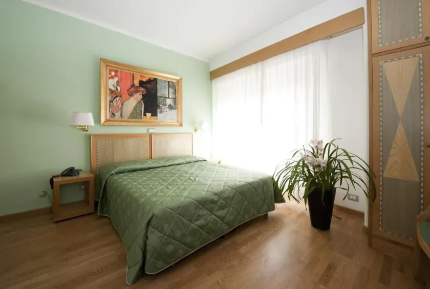 Hotel Touring - Image 1