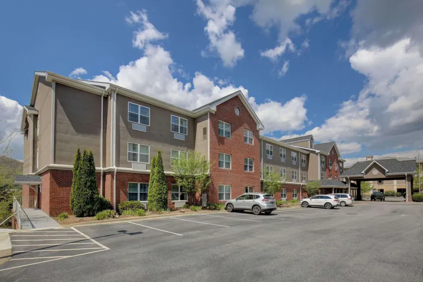 Country Inn & Suites by Radisson, Boone, NC - Image 1