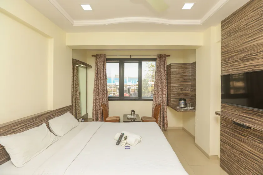 Hotel Mid town - Image 1