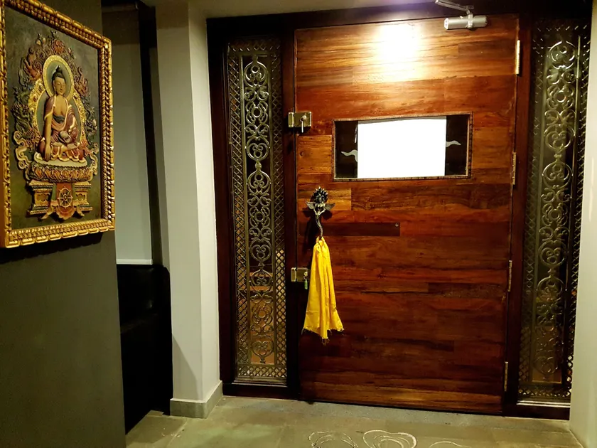 Utse Suites - Interior entrance