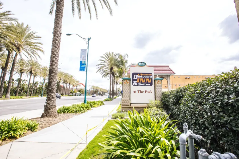 Anaheim Discovery Inn and Suites - Image 1