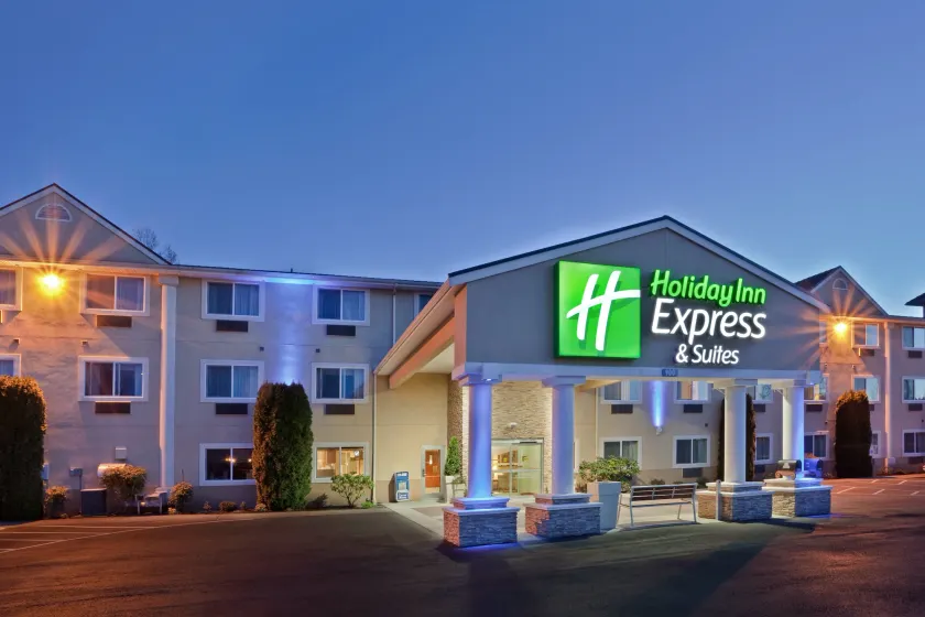 Holiday Inn Express Hotels & Suites Burlington by IHG - Image 1
