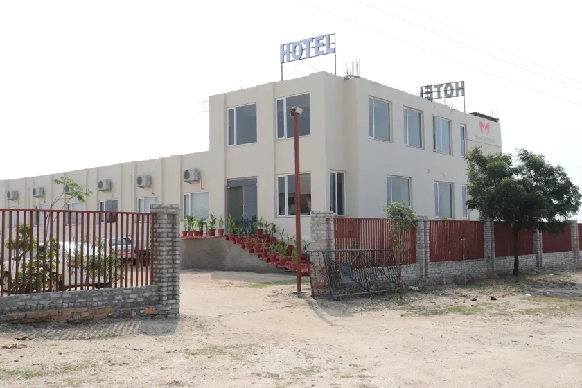Mangal Grand Hotel - Image 1
