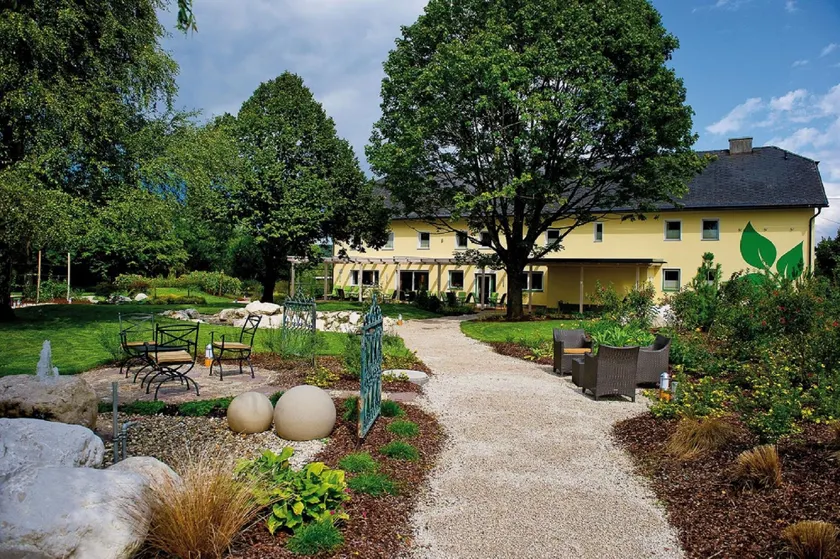 Hotel Sonnenhof - Image 1