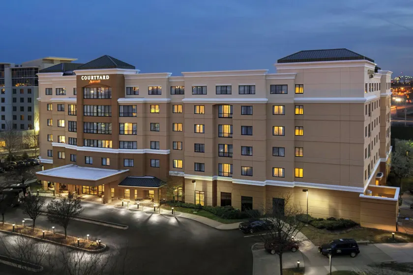 Courtyard by Marriott Newark Elizabeth - Image 1