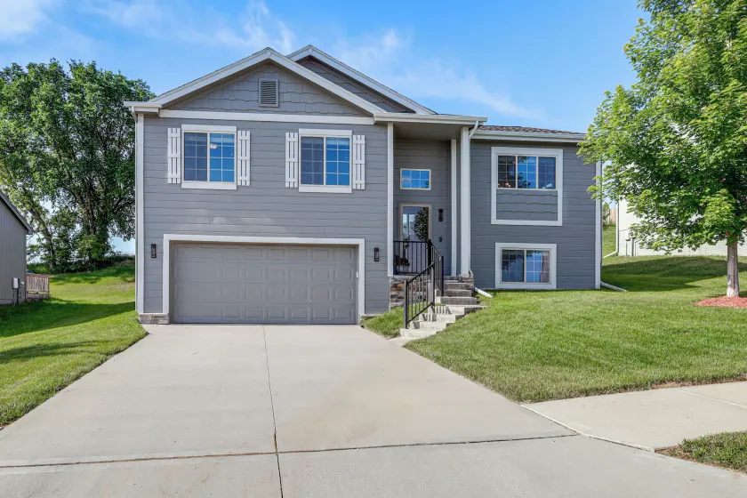 4 Mi to Offutt AFB - Family Home in Omaha Suburbs! - Image 1