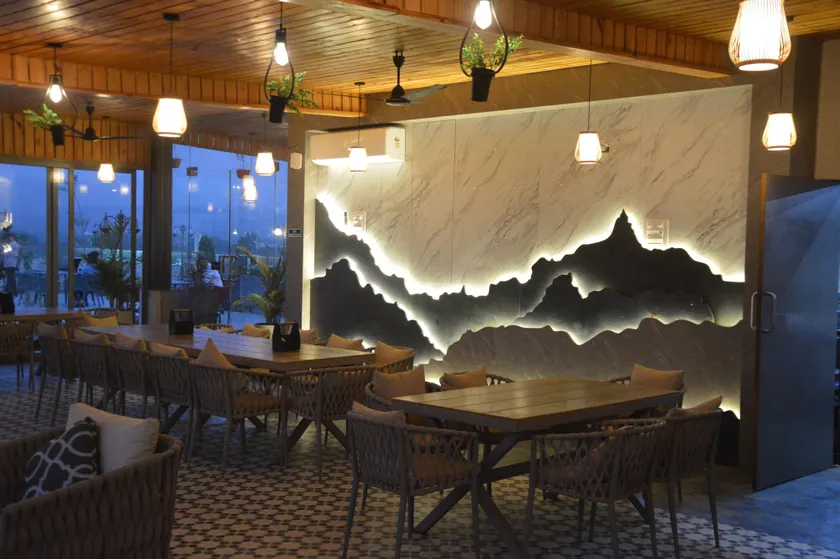 Hotel Mountain Paradise - Image 1