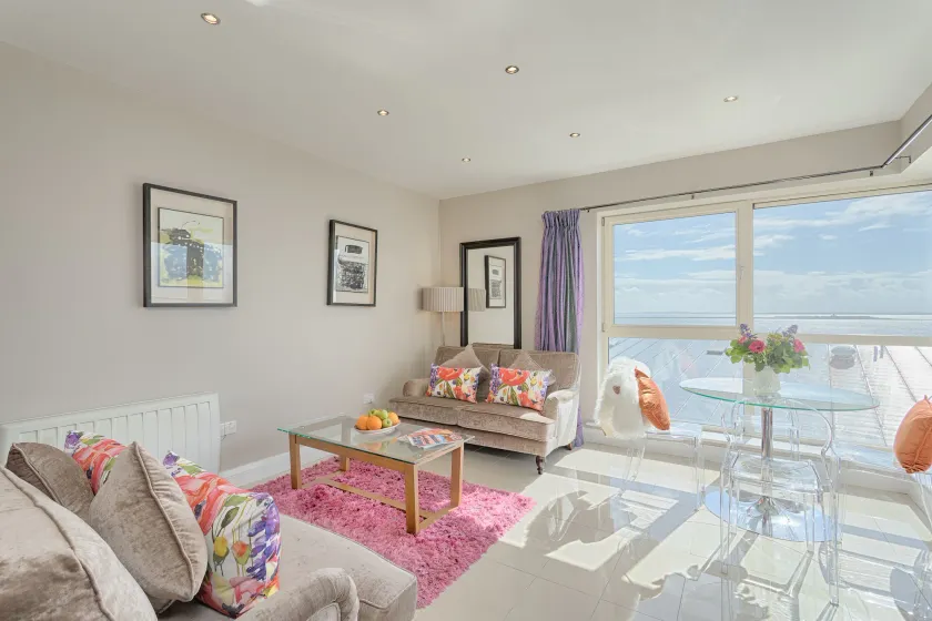 Jameson Court Apartments - Image 1