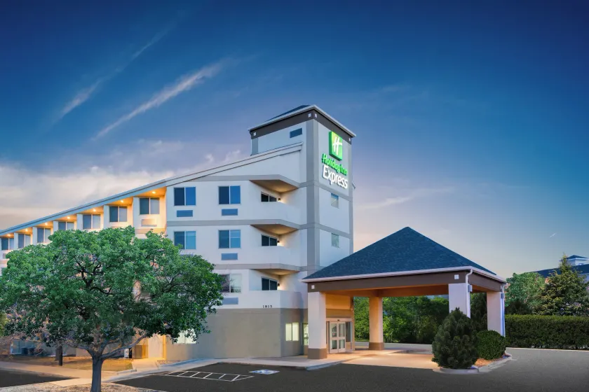 Holiday Inn Express & Suites Colorado Springs-Airport by IHG - Image 1