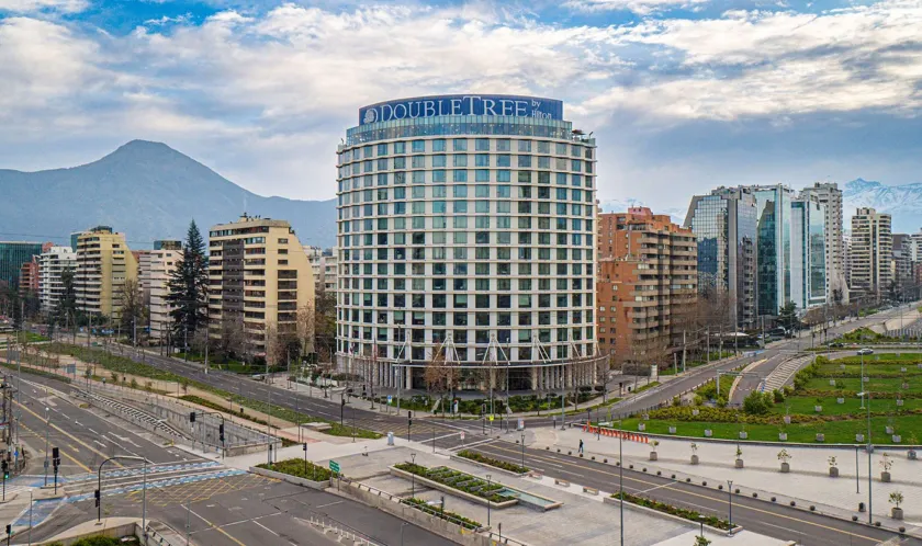 DoubleTree by Hilton Santiago Kennedy - Image 1