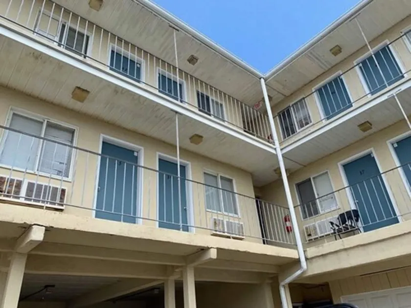 Thunderbird Motel - Image 1