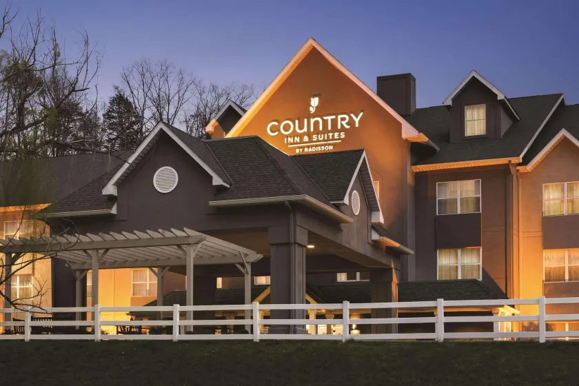 Country Inn & Suites by Radisson, Chattanooga-Lookout Mountain - Image 1