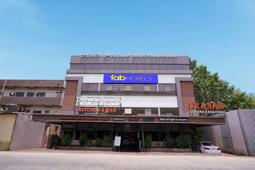 FabHotel Prasad International - Image 1