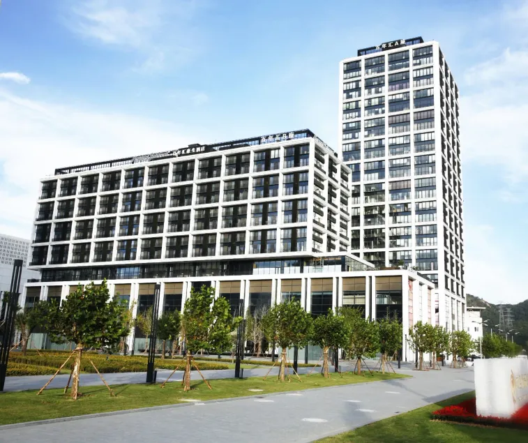 Howard Johnson Parkland Hotel Dalian - Image 1