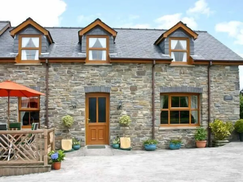 Tangaer Cottage - Image 1