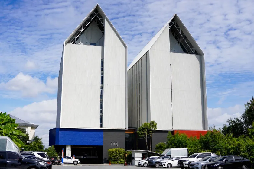Blue Hippo & Red Crocodile Hotel - Image 1