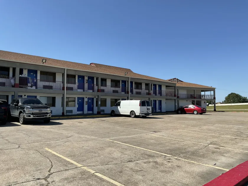 Executive Inn & Suites - Image 1