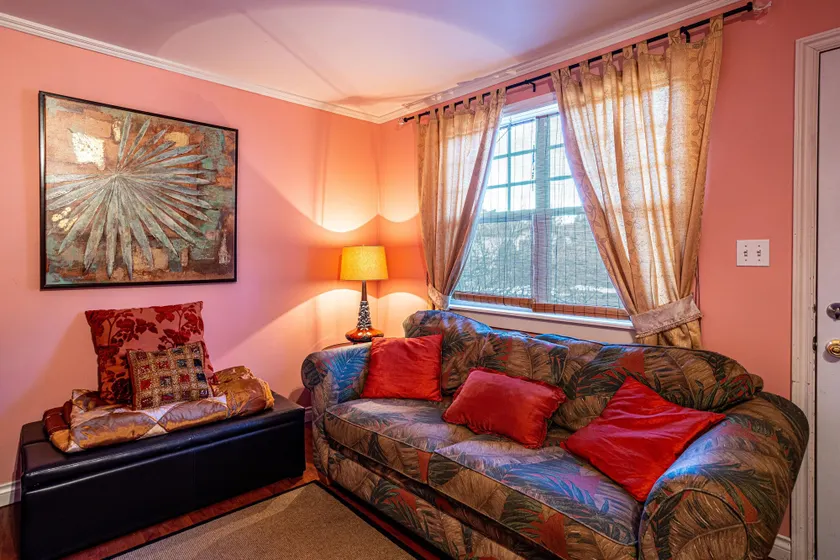 Woodside Inn - Image 1