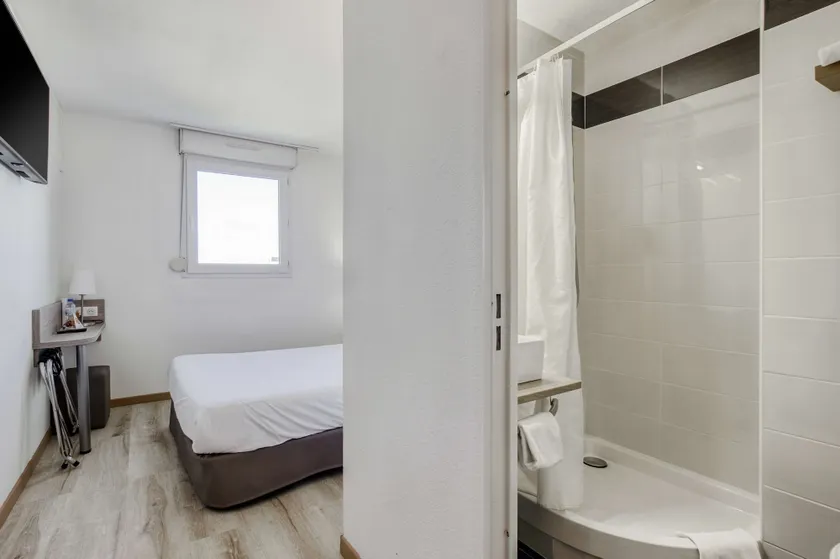 Hôtel Akena Clermont-l'Hérault - Image 1