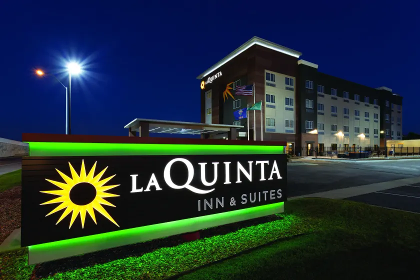 La Quinta by Wyndham Wichita Airport - Image 1