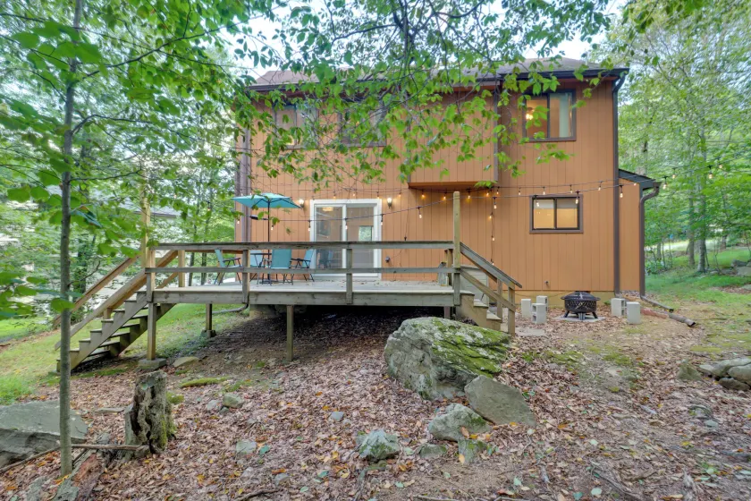 Poconos Cabin: Serene Deck, Fire Pit & Game Room - Image 1