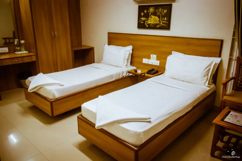 Hotel SPR Inn - Image 1