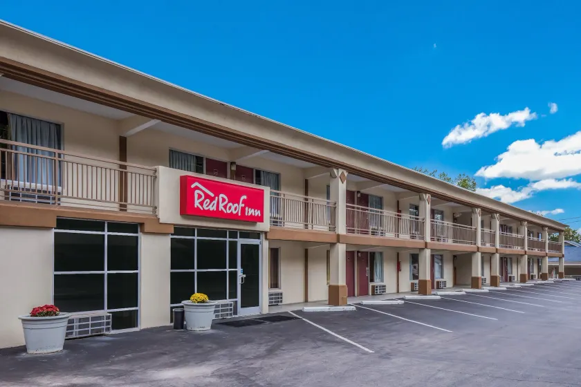 Red Roof Inn Caryville - Image 1
