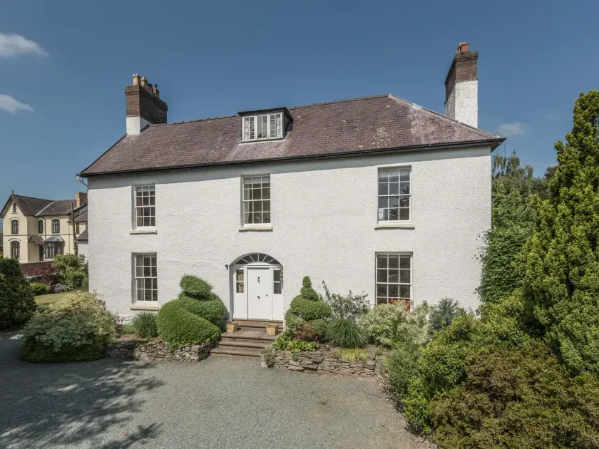 The Old Schoolhouse and Cottage - Image 1