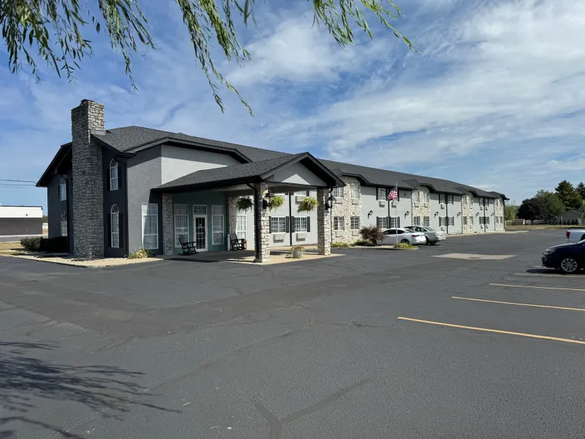 The Woodridge Inn - Image 1