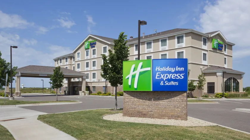 Holiday Inn Express Hotel & Suites Rogers by IHG - Image 1