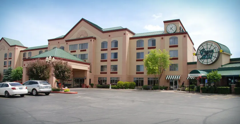 The Plaza Hotel & Suites Winona - Image 1