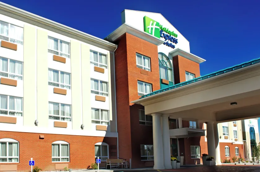Holiday Inn Express Hotel & Suites Edson by IHG - Image 1