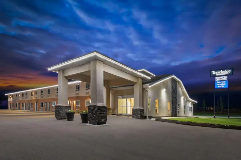 Travelodge by Wyndham Valleyview AB - Image 1