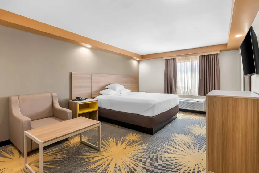 Econo Lodge Woodbridge - Image 1