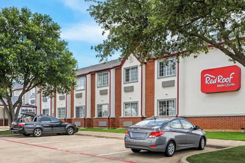 Red Roof Inn & Suites Euless - DFW Airport Southwest - Image 1