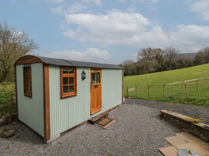 Rabbit Hill Hut - Image 1