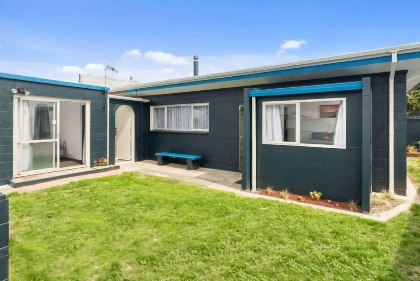 my pad' house  papamoa  Bay of plenty - Image 1