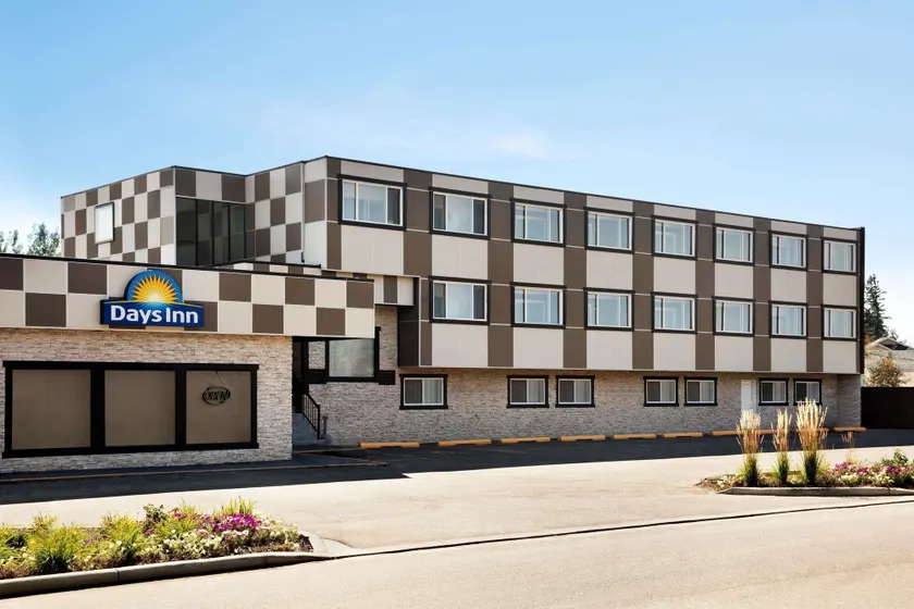 Days Inn by Wyndham Sylvan Lake - Image 1