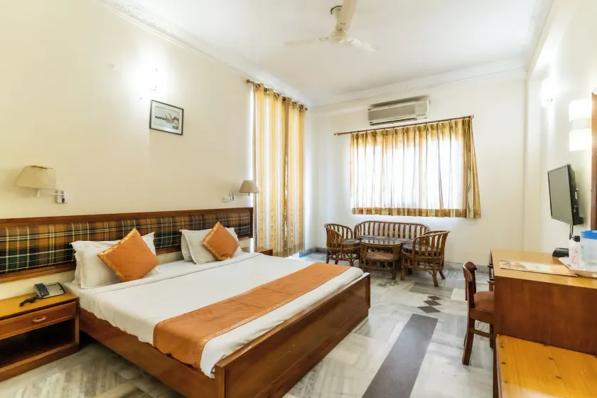 Hotel Kant Palace - Image 1