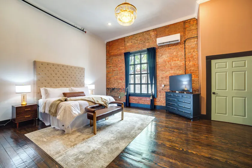 Heart of Downtown Marshall: Boutique Studio Stay! - Image 1