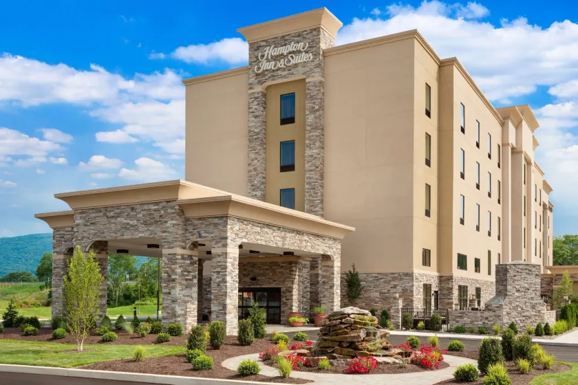 Hampton Inn & Suites Williamsport-Faxon Exit - Image 1