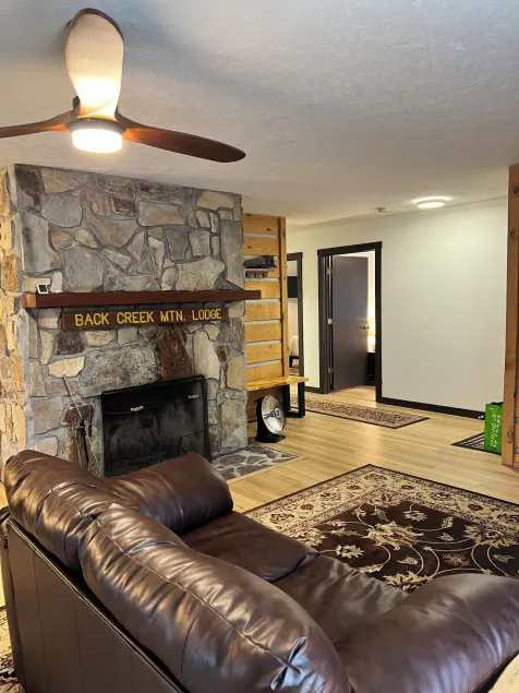 Monterey Inn - Image 1