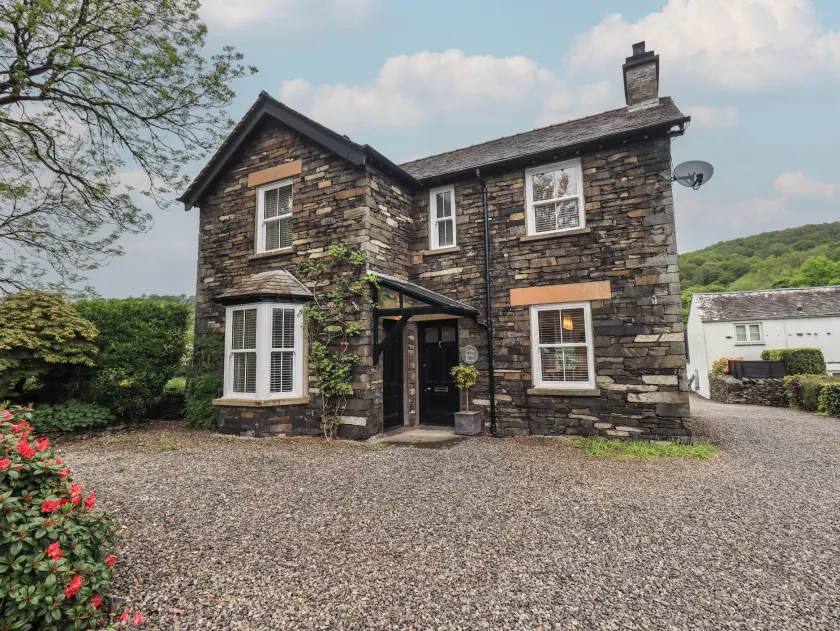 Newby Bridge Hotel - Image 1